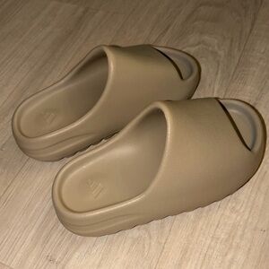 Yeezy Kids Sandals in Tan